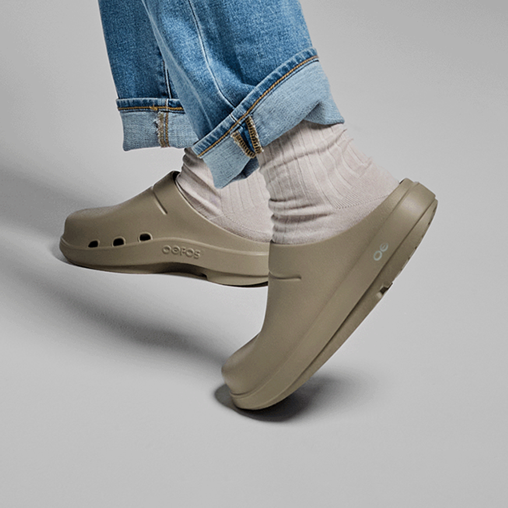 OOFOS Women's OOcloog Clog - Nomad