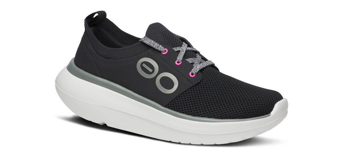 OOFOS Women's OOmy Stride Shoe - White/Black