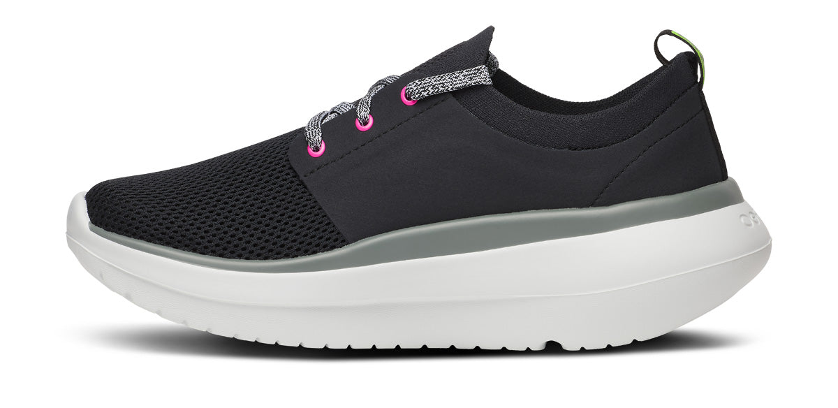 OOFOS Women's OOmy Stride Shoe - White/Black