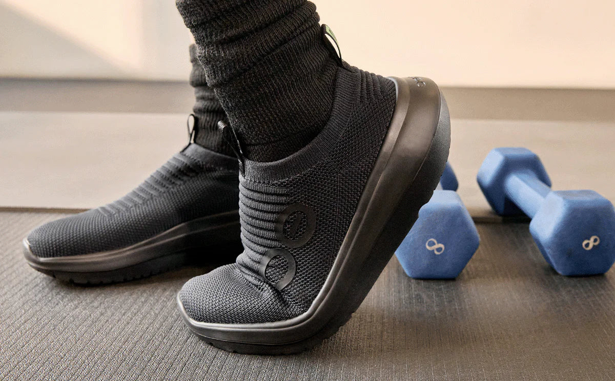 OOFOS Women's OOmy Zen - Black