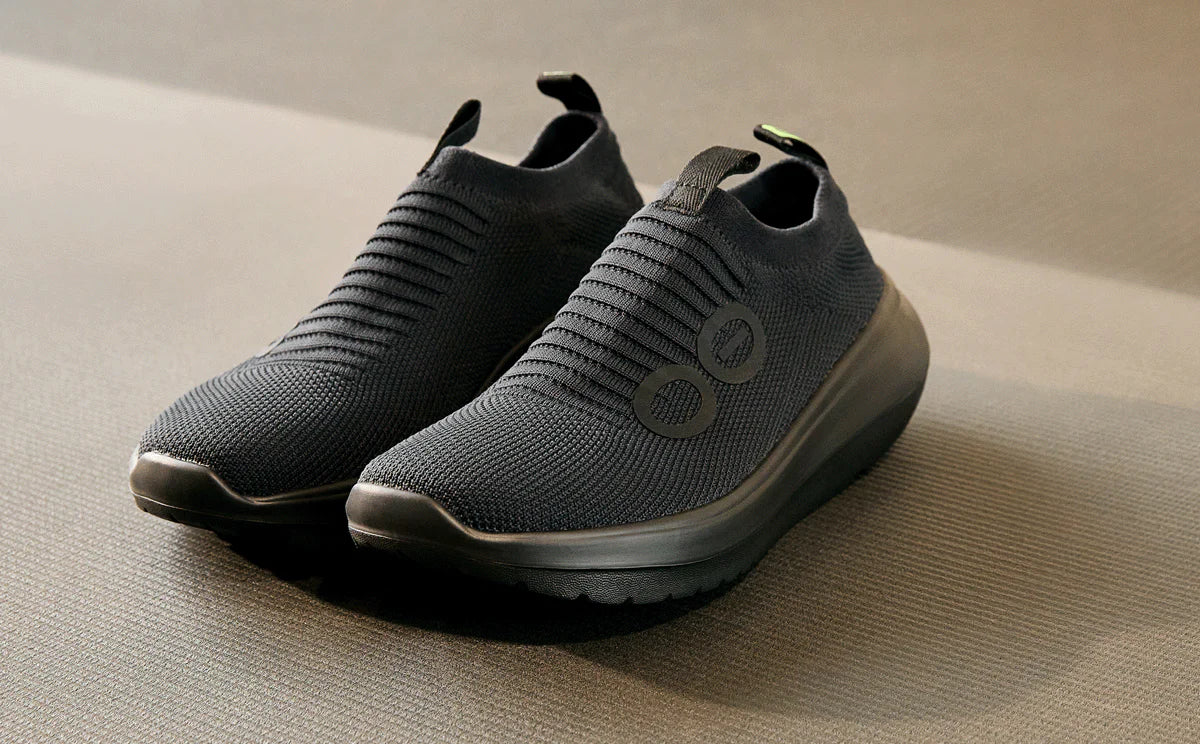 OOFOS Women's OOmy Zen - Black