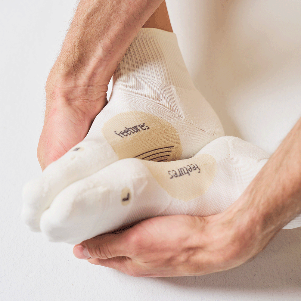Feetures Elite Light Cushion Quarter Socks