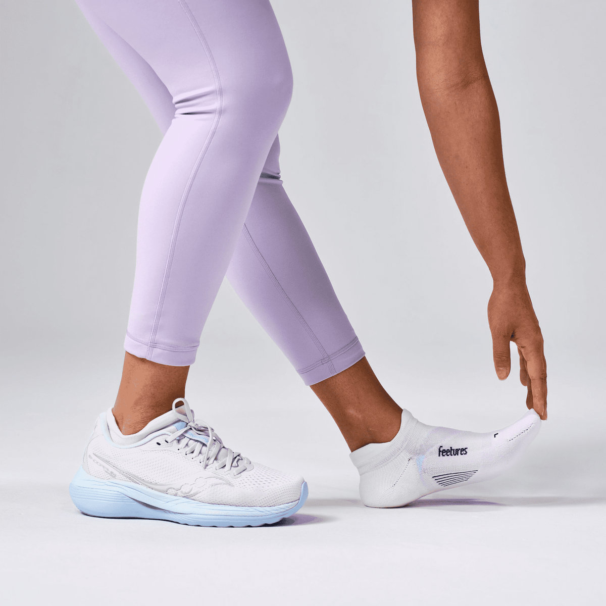 Feetures Elite Light Cushion Tab Socks