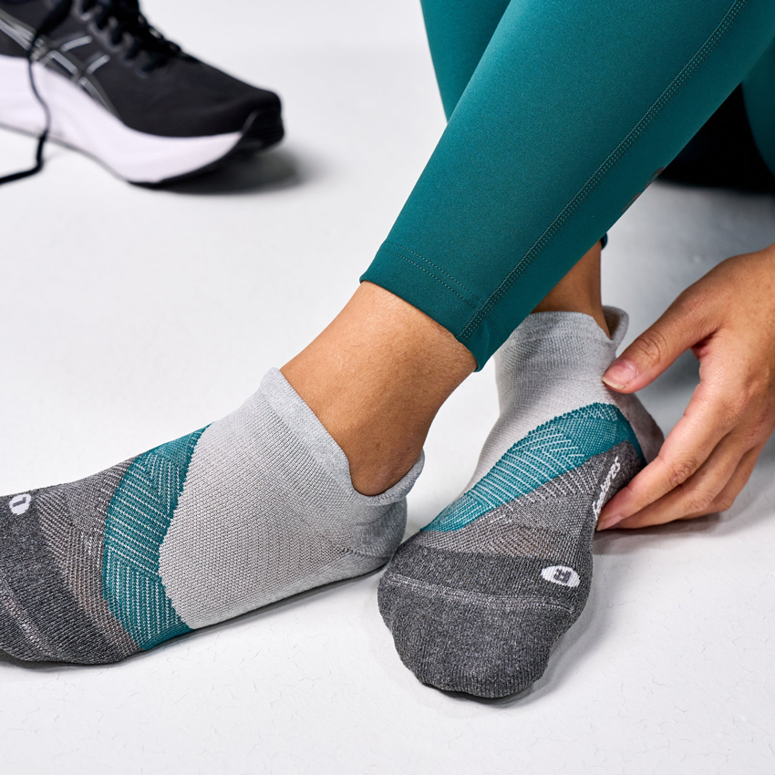 Feetures Elite Light Cushion Tab Socks