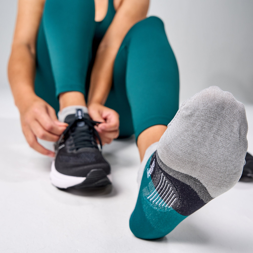 Feetures Elite Ultra Light Cushion Tab Socks