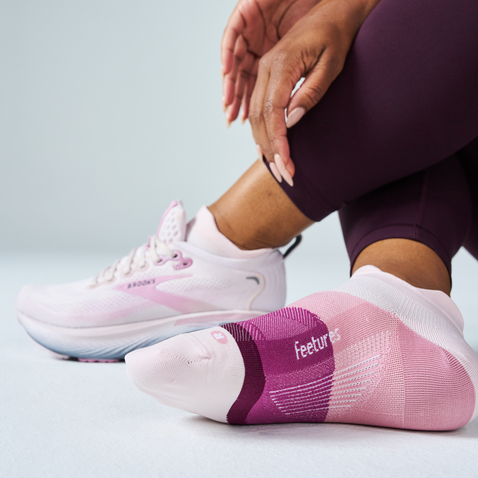 Feetures Elite Ultra Light Cushion Tab Socks