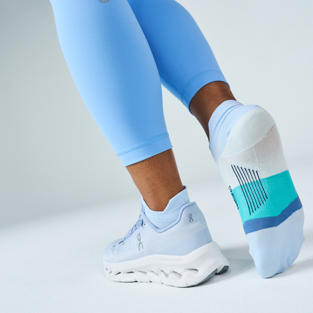 Feetures Elite Ultra Light Cushion Tab Socks
