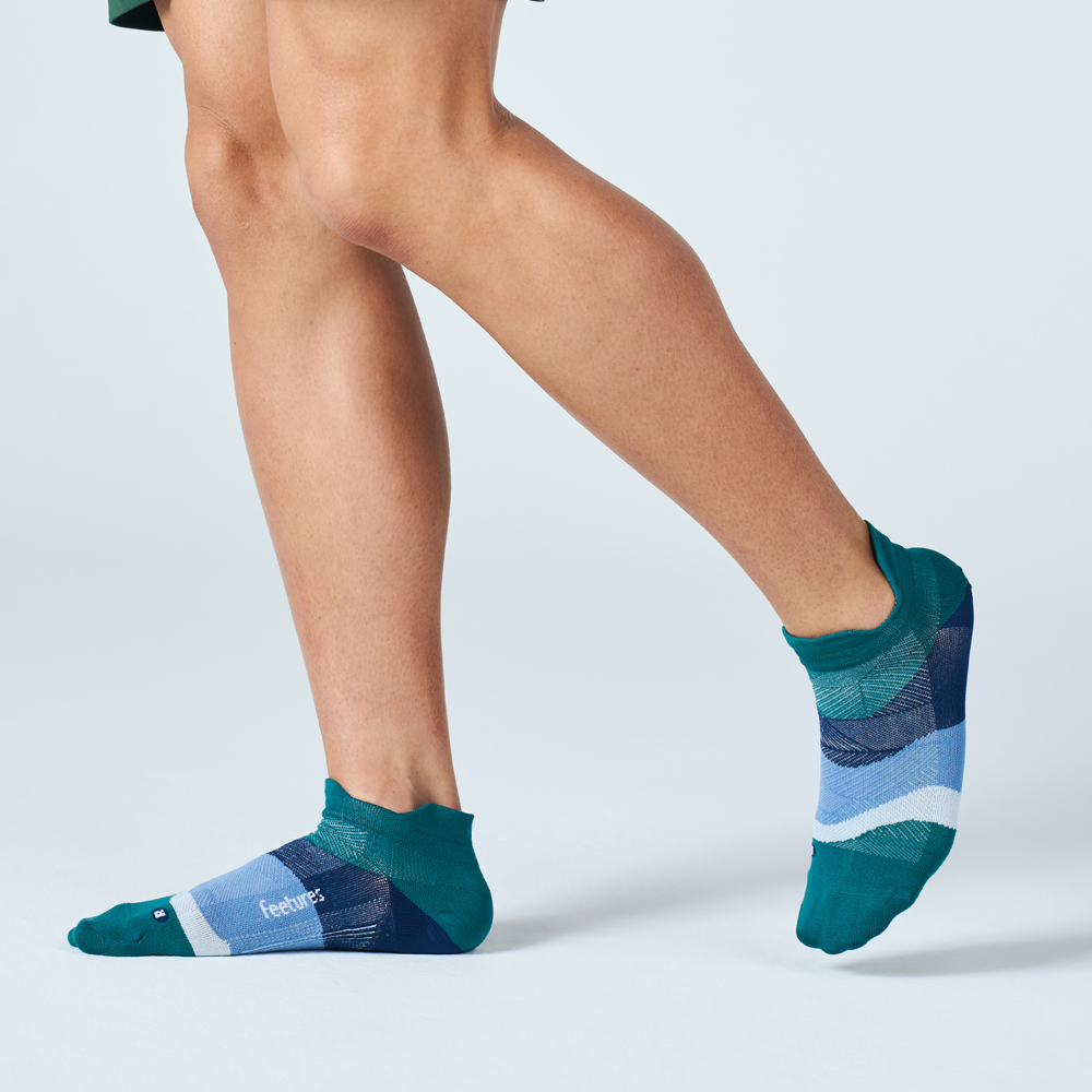 Feetures Elite Ultra Light Cushion Tab Socks