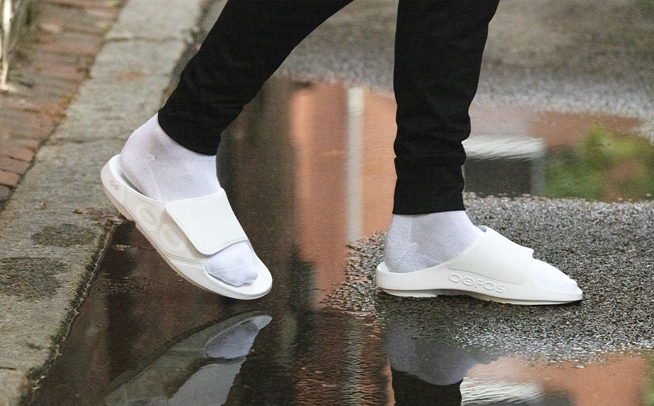 OOFOS Men's OOahh Sport Flex Slide - White