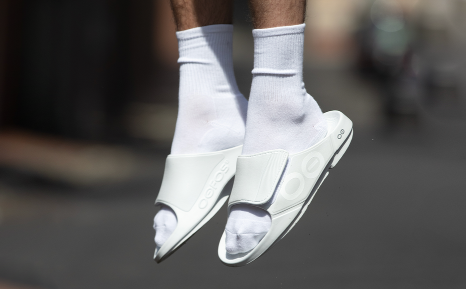 OOFOS Men's OOahh Sport Flex Slide - White