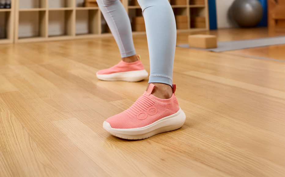 OOFOS Women's OOmy Zen - Coral