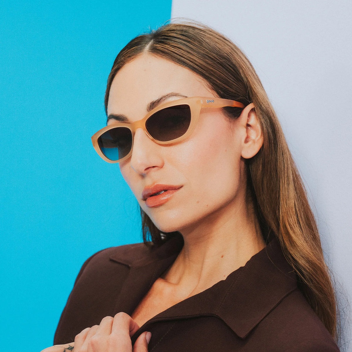 Fit and style showcase of translucent brown sunglasses in a cat-eye shape. Polarised brown gradient lenses with UV400 protection.