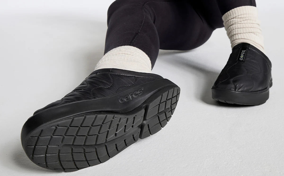 OOFOS Women's OOmg OOcoozie Thermo Mule - Black