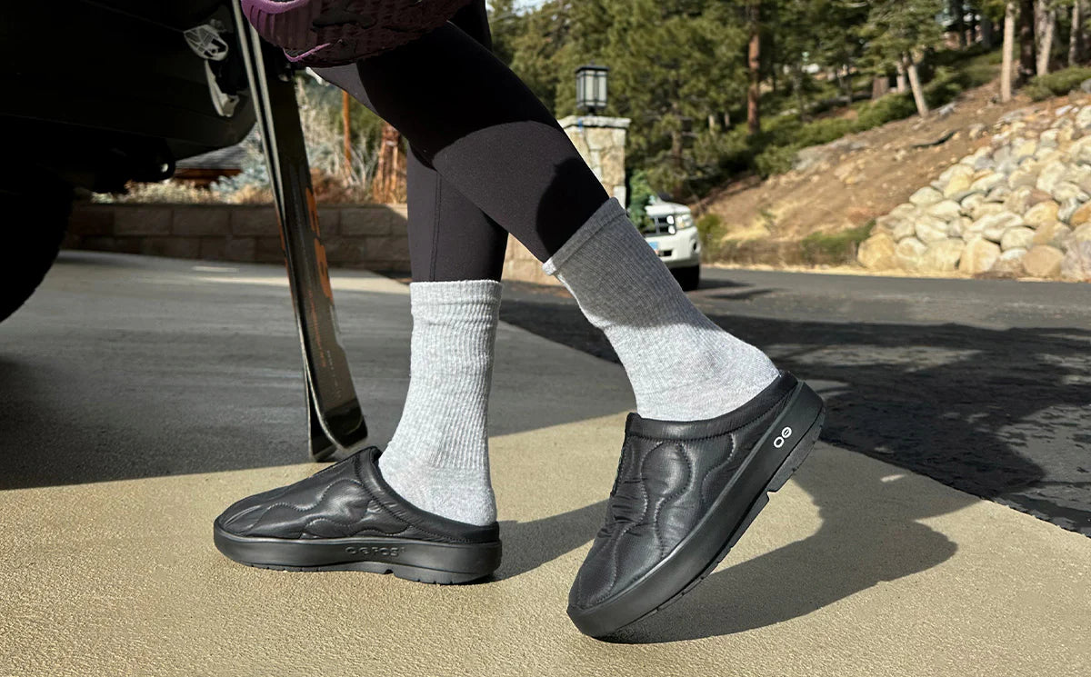 OOFOS Women's OOmg OOcoozie Thermo Mule - Black