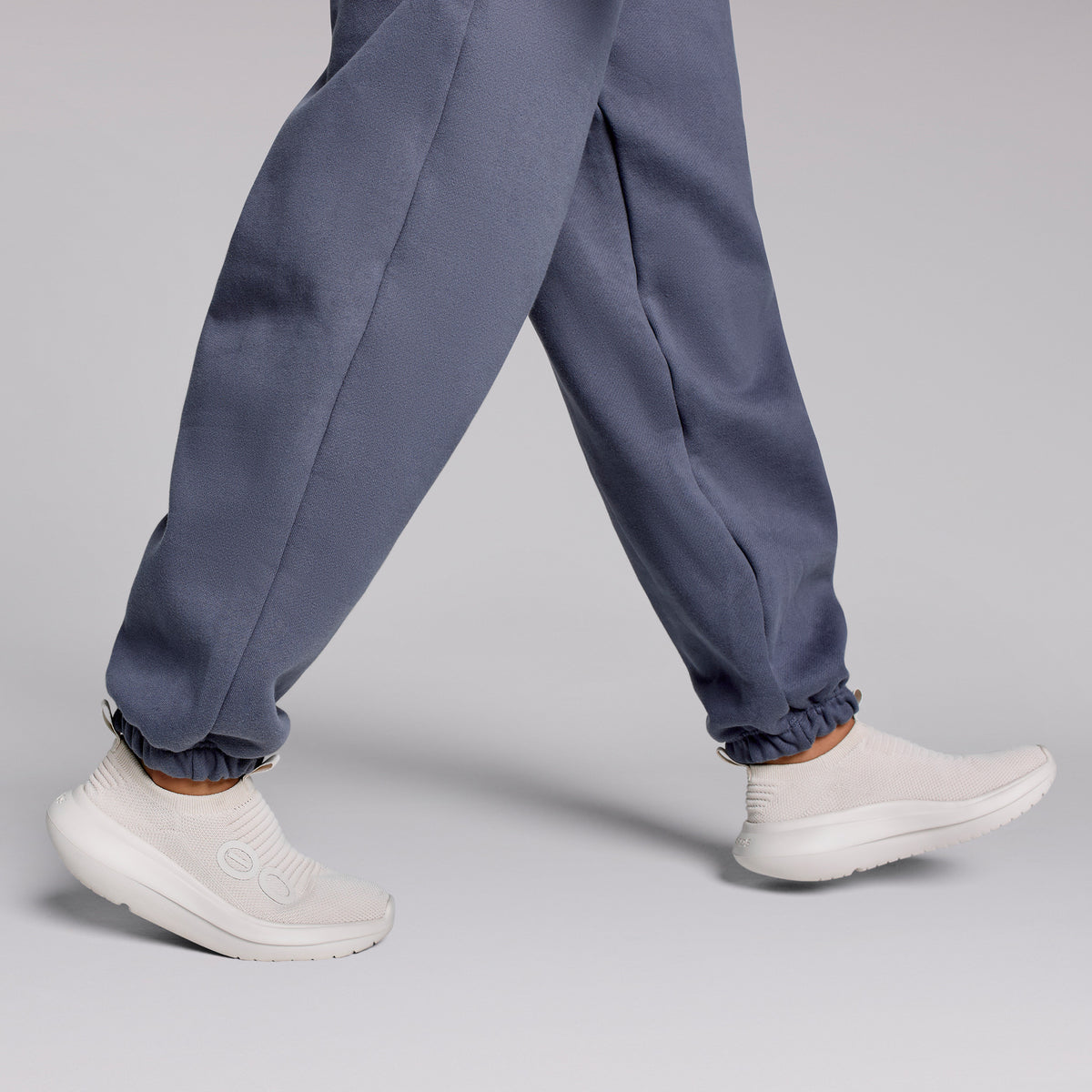 OOFOS Women's OOmy Zen - Chalk