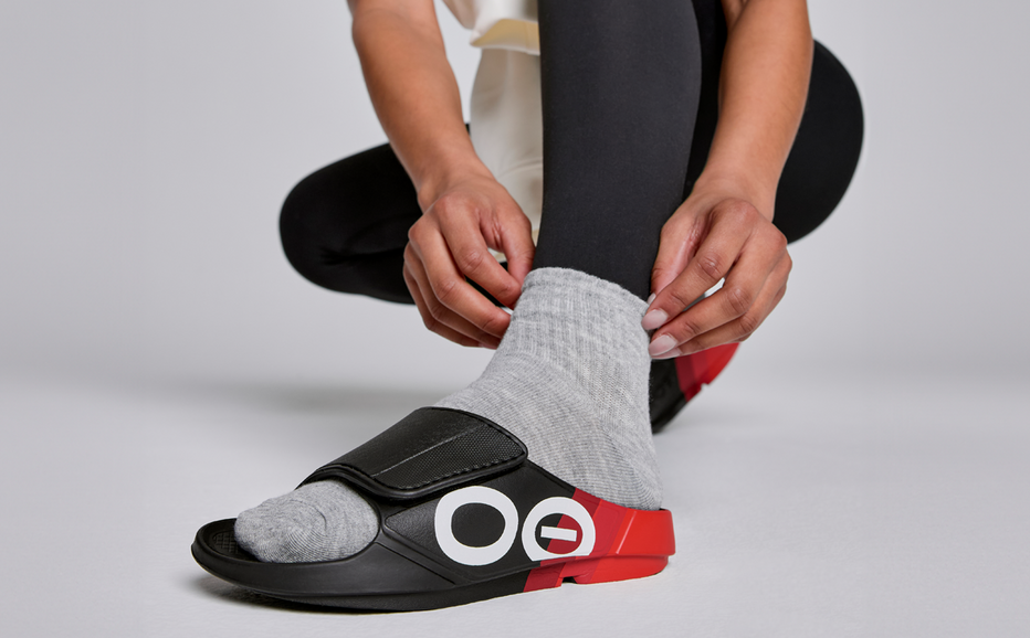 OOFOS Women's OOahh Sport Flex LTD Edition Slide - Fire Rally