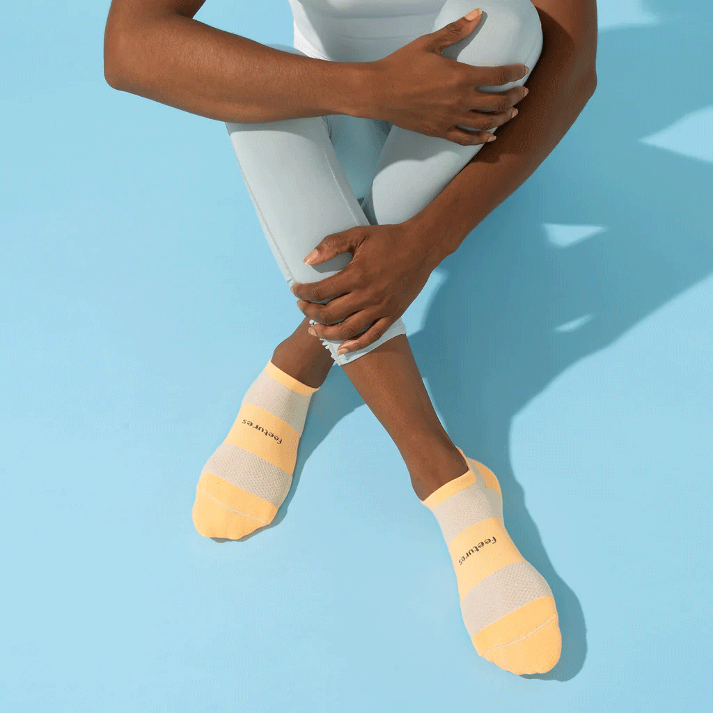 Feetures High Performance Max Cushion No-Show Tab Socks